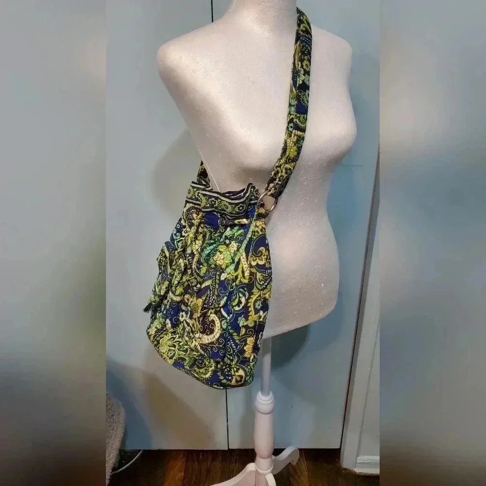 Vera Bradley drawstring bucket bag 12x13 with pockets crossbody shoulder bag - Picture 8 of 8